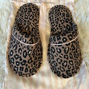 VICTORIA’S  SECRET comtfy slippers for women’s